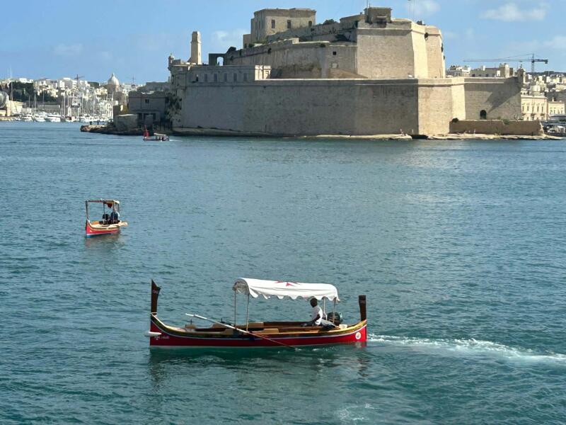 A Private Cruise Across the Grand Harbour