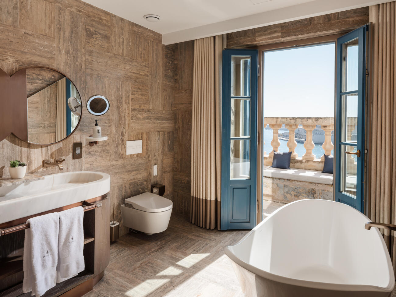 Image 5 - Grand Harbour Penthouse Suites