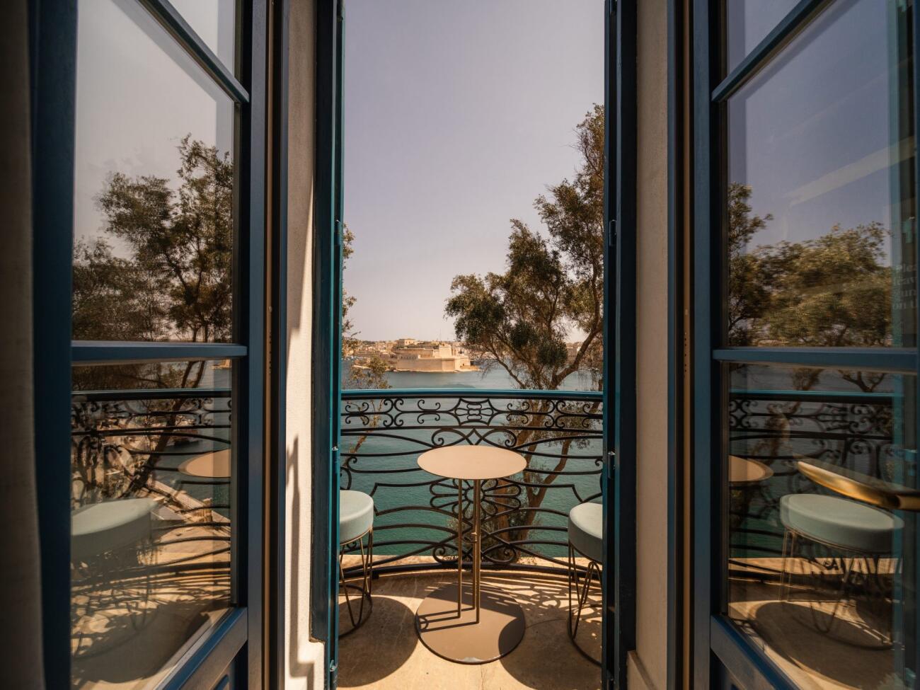 Image 3 - Grand Harbour View Suite