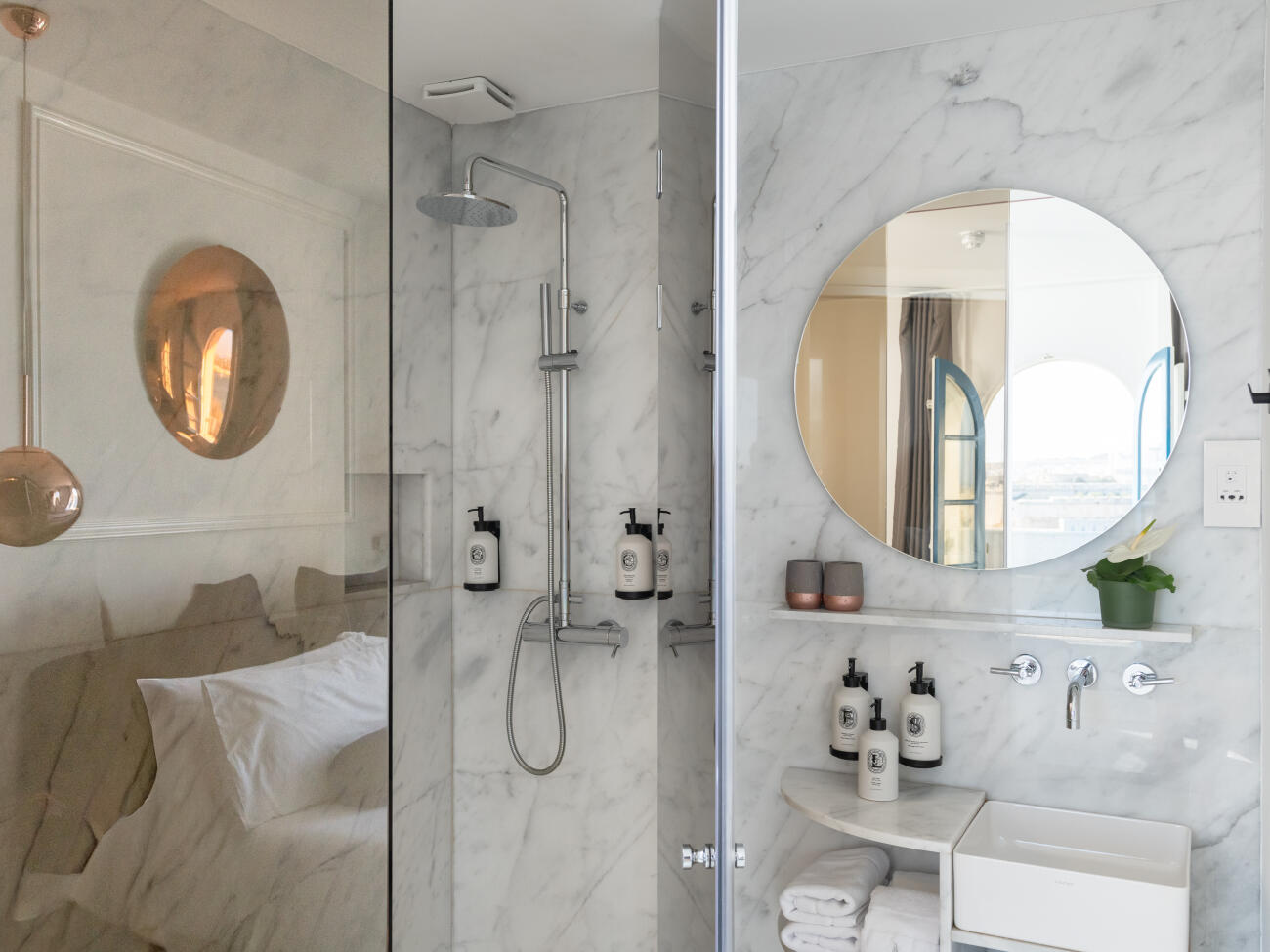 Image 3 - Hideaway Harbour View Pool Suite