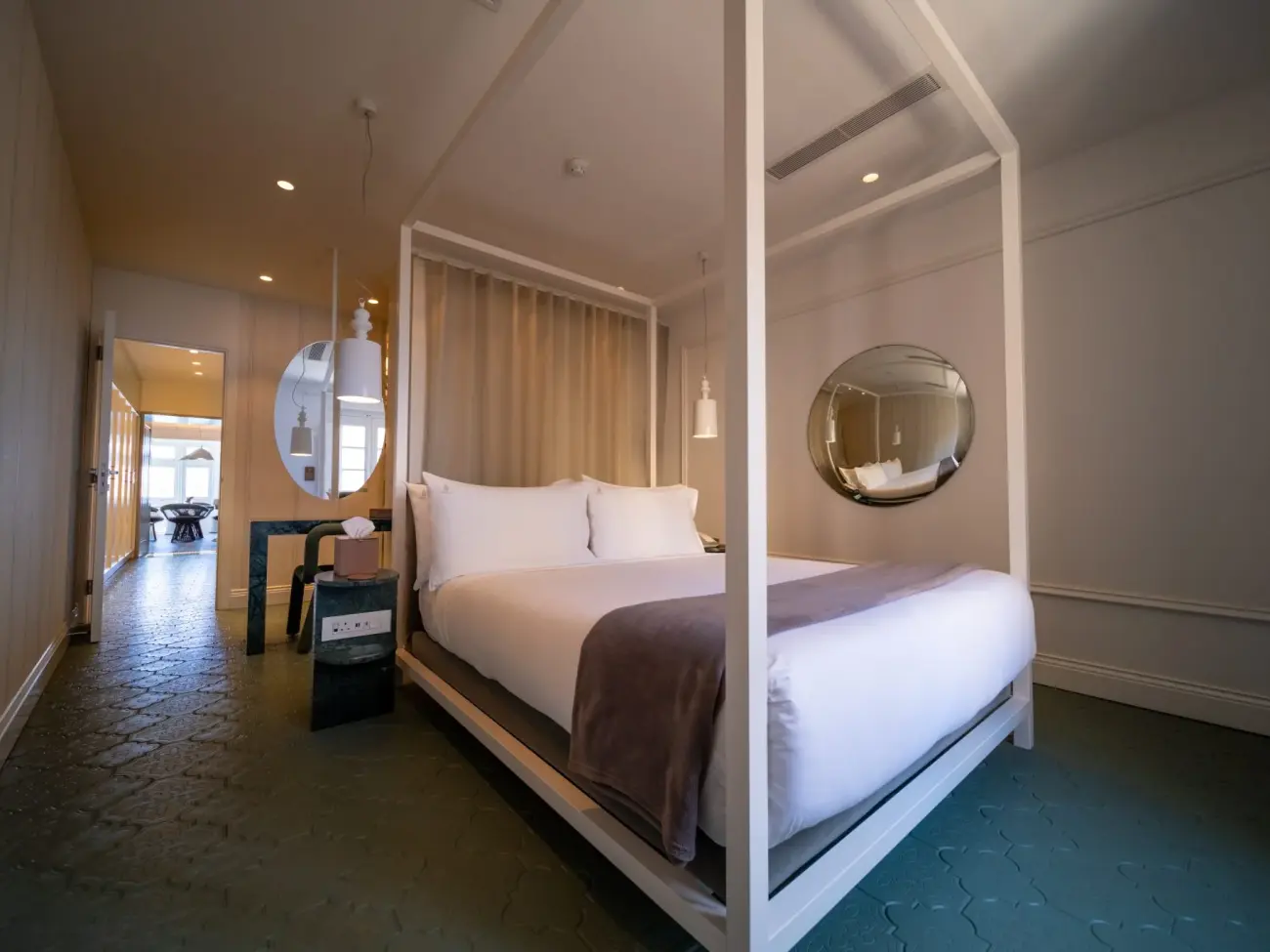 Image 3 - Hideaway Harbour View Suite