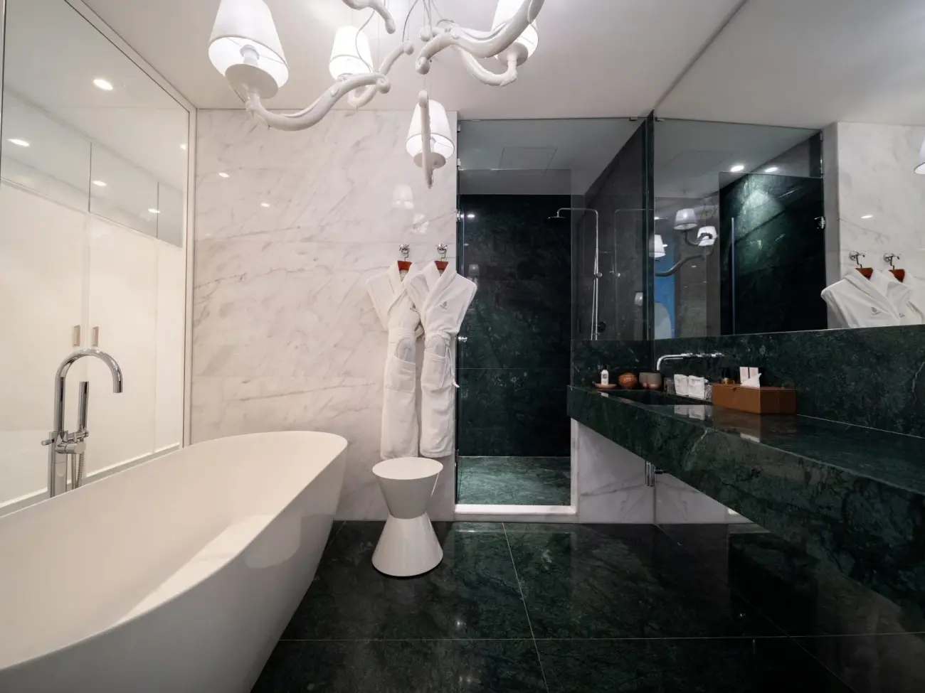 Image 5 - Hideaway Harbour View Suite