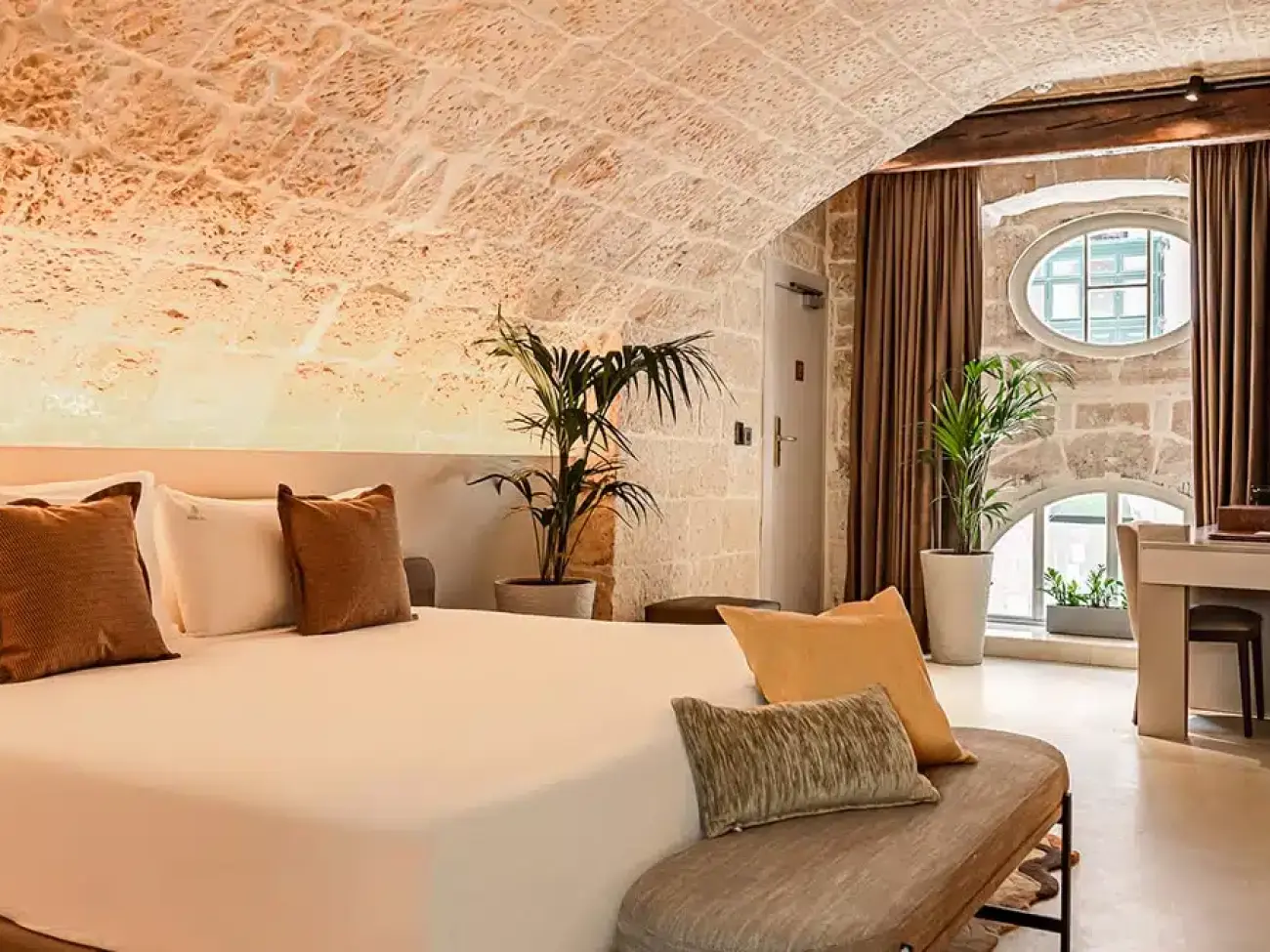 Image 2 - Iniala Modern Room