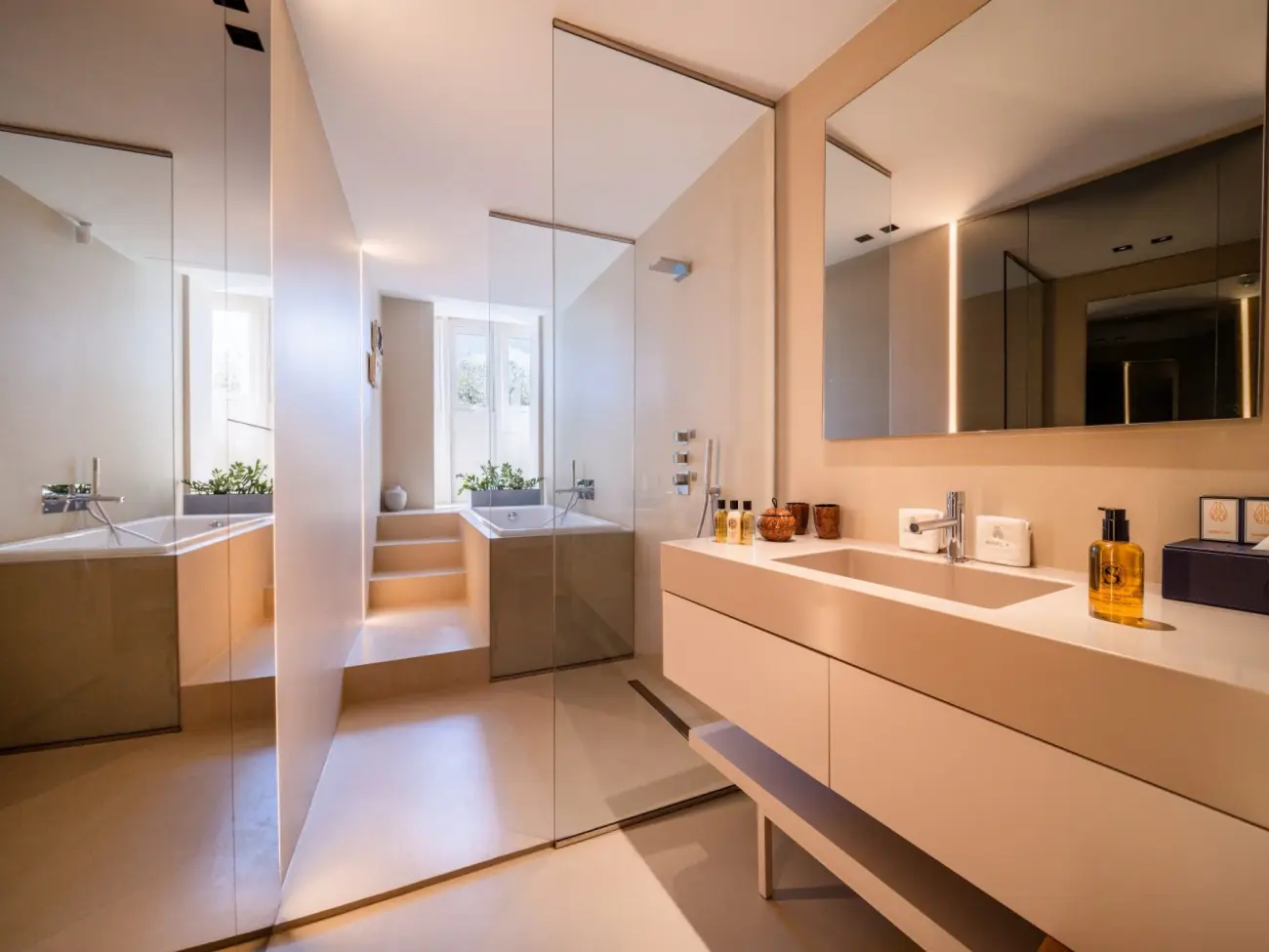 Image 4 - Iniala Modern Suite