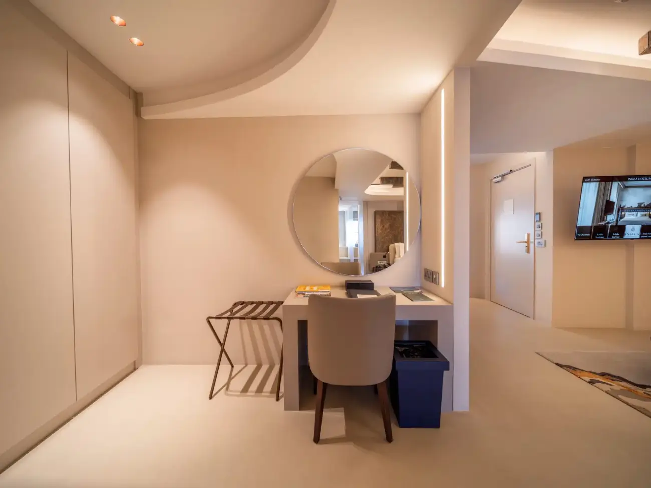 Image 3 - Iniala Modern Suite