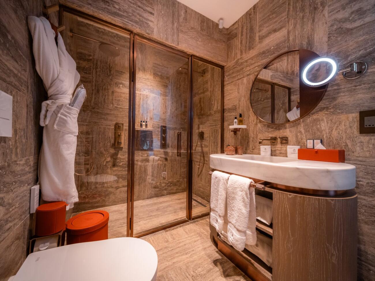 Image 4 - Superior Grand Harbour View Suite