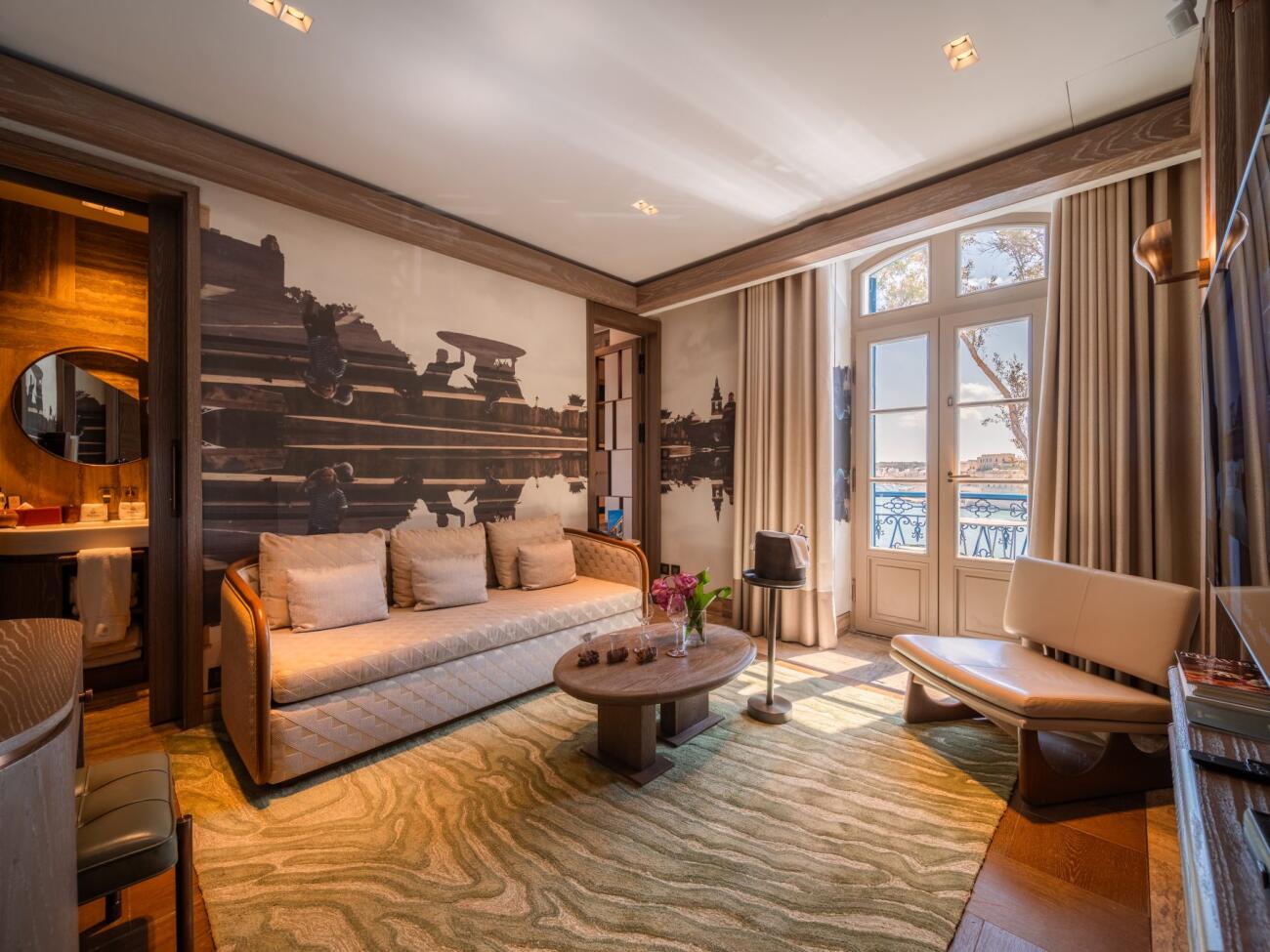 Image 1 - Superior Grand Harbour View Suite