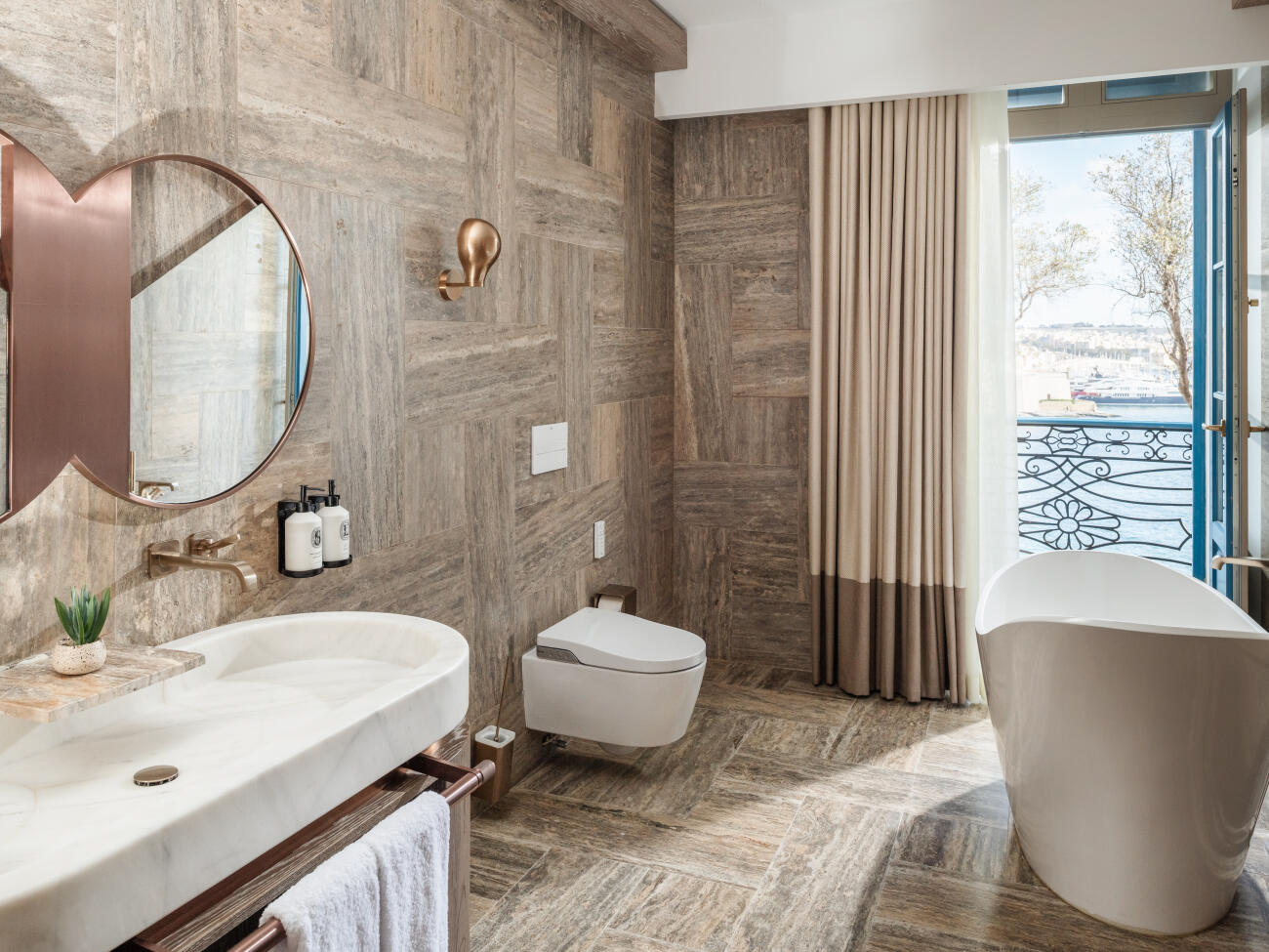 Image 7 - Superior Grand Harbour View Suites