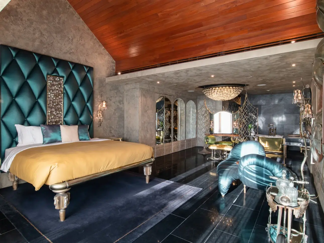 Video The Boudoir Suite