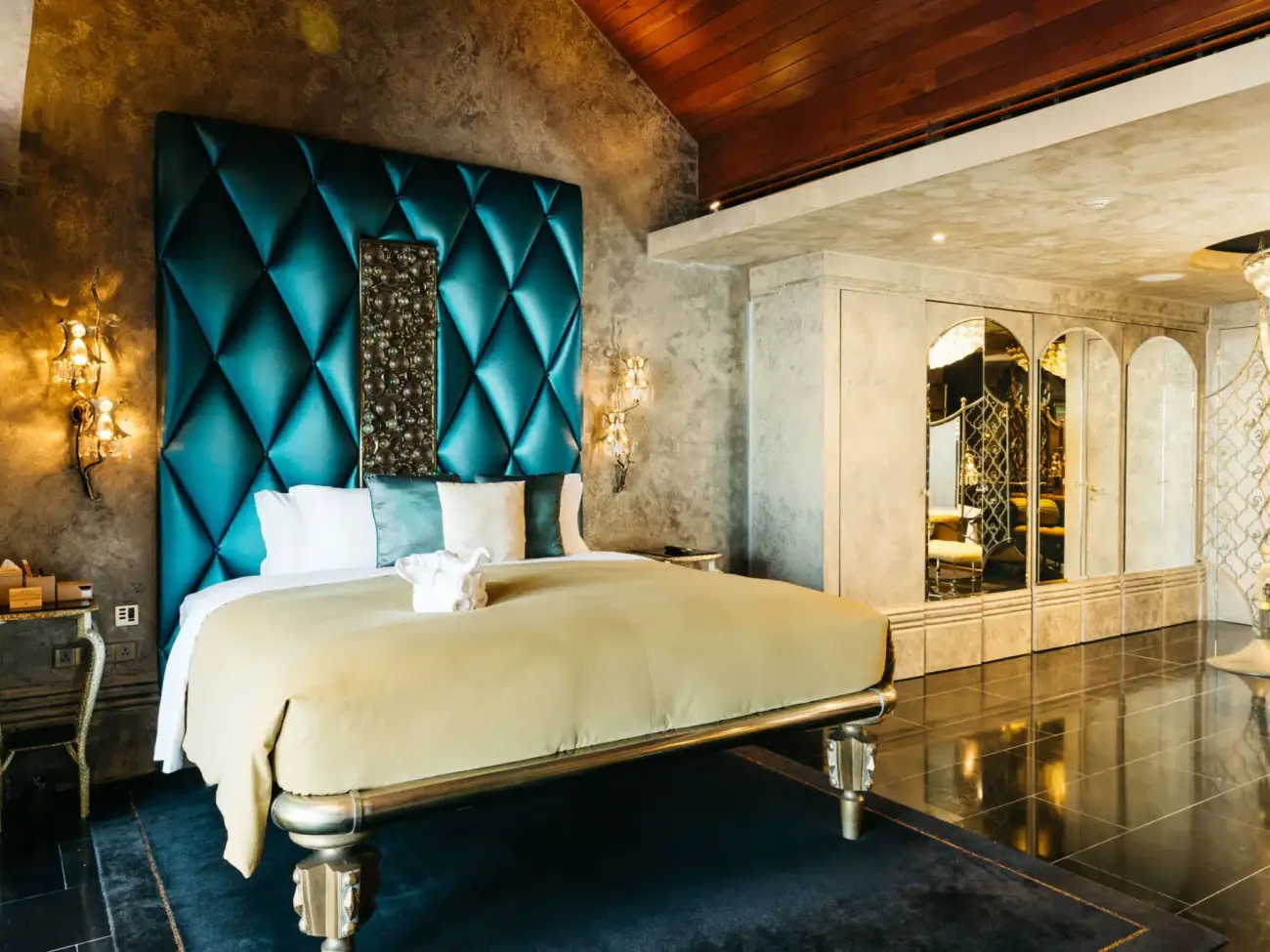 Image 3 - The Boudoir Suite