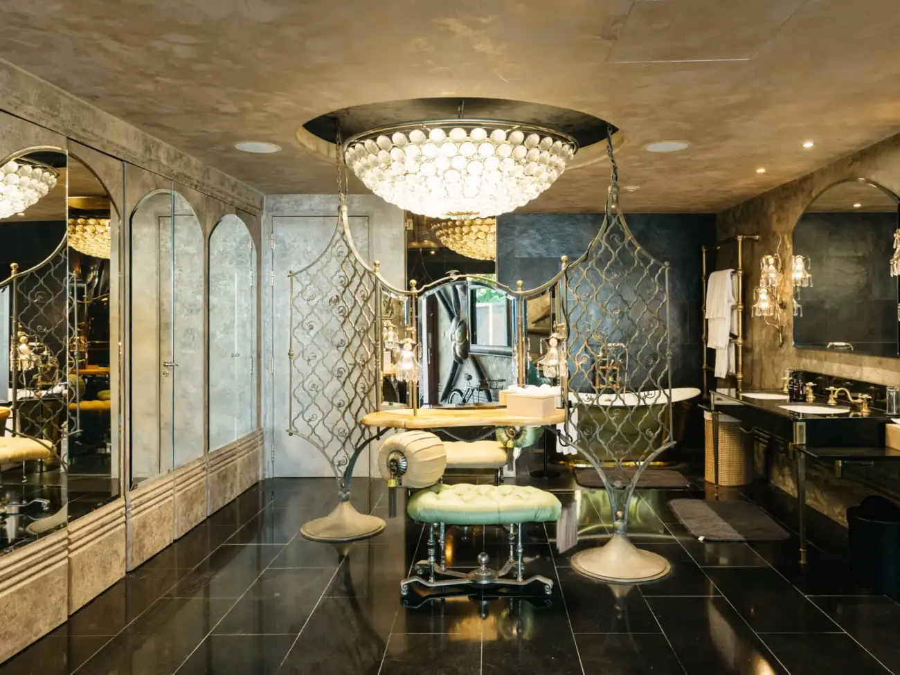 Image 4 - The Boudoir Suite