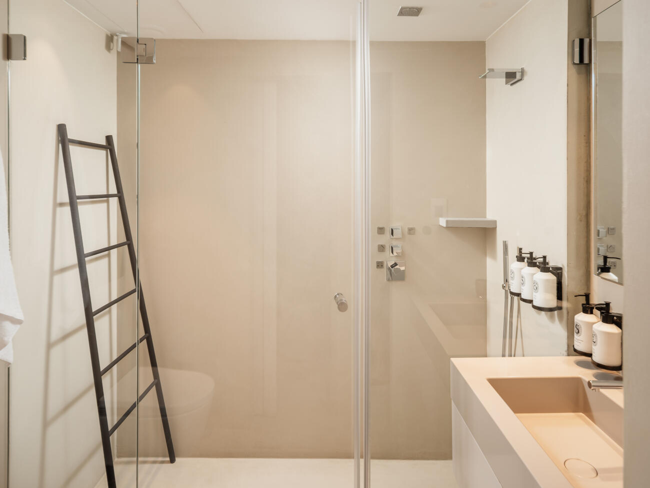 Image 3 - Vitalis Pool Suite