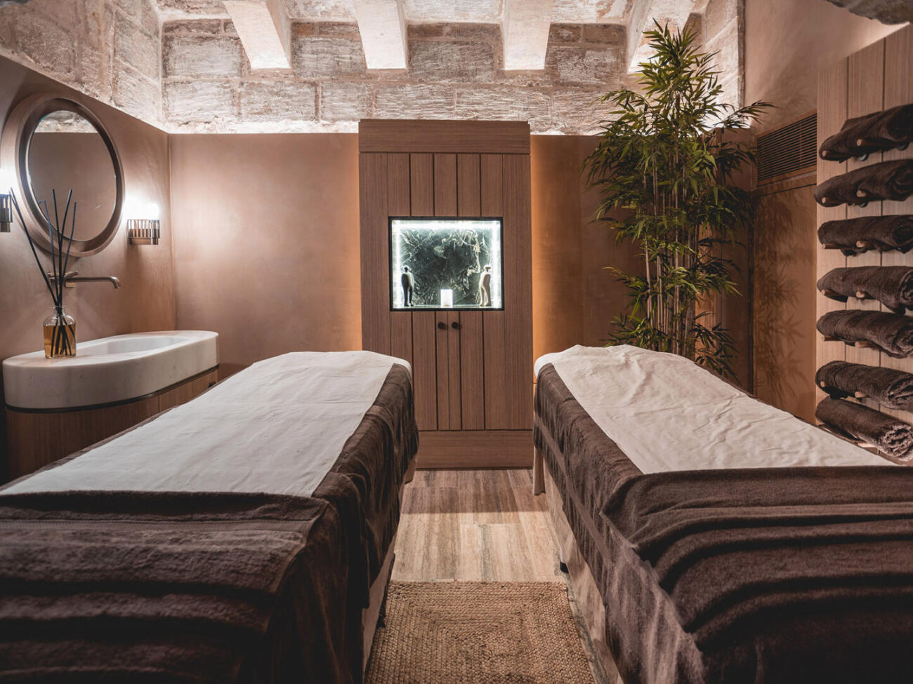 Image 1 - Essensi Spa