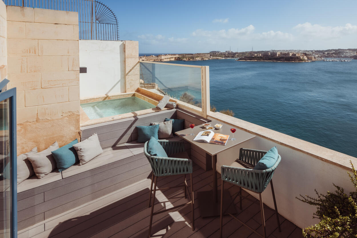 Hideaway Harbour View Pool Suite