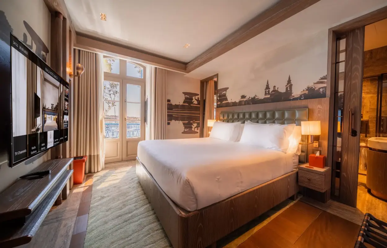 Superior Grand Harbour View Suite